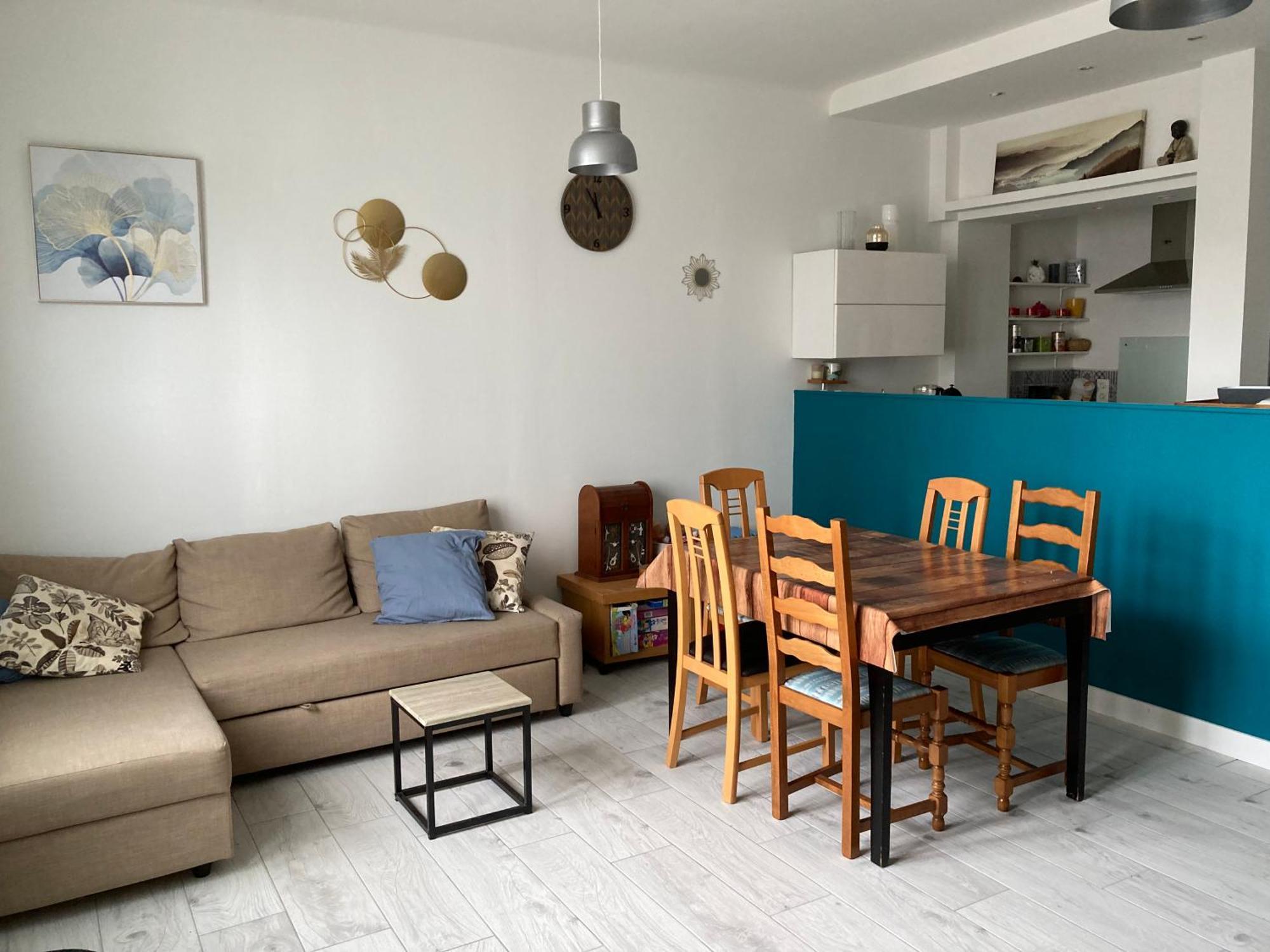 A Cote De La Gare Apartment *